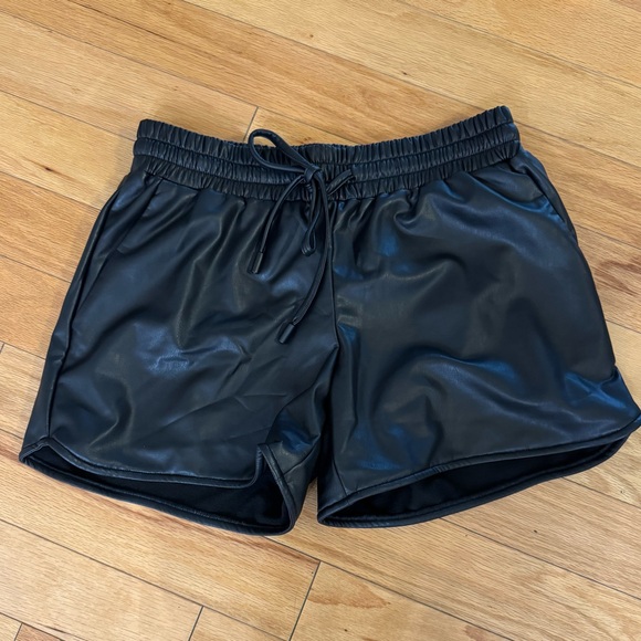 LNA Black Shorts Size Medium NWT. Retails $154 - Picture 1 of 6